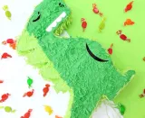 piniata-na-slodycze-do-rozbicia-garden-party-dinozaur-szerokosc-produktu-34-cm