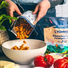 liofilizat-lyommy-makaron-bezglutenowy-a-la-bolognese-z-tofu-350g