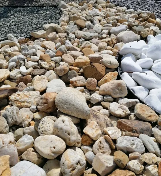 otoczak-giallo-mori-kamien-dekoracyjny-40-60mm-1000kg-tona-gama-kolorystyczna-odcienie-bezowego