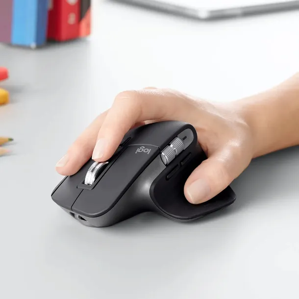 logitech-mx-master-3s-mouse-right-hand-zasilanie-myszy-akumulatorowe