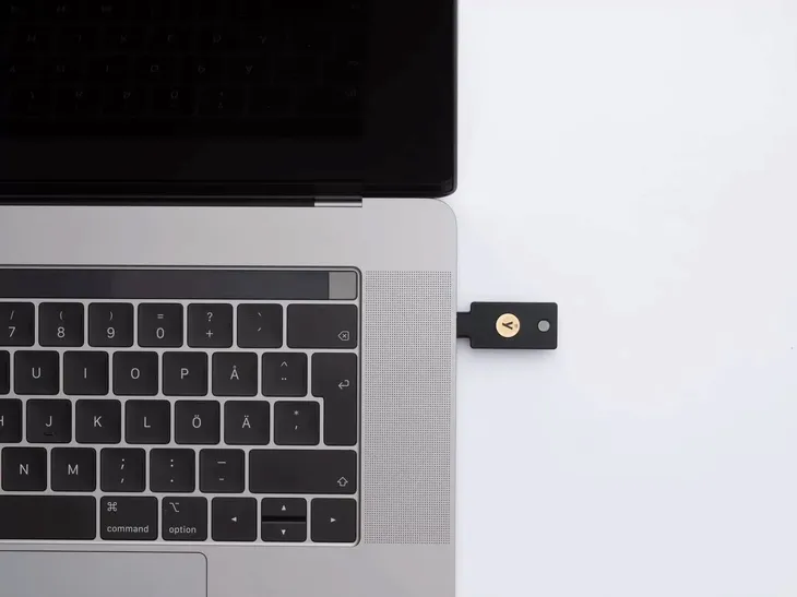 yubico-yubikey-5c-nfc-key-obslugiwane-protokoly-fido2