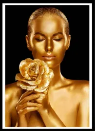 plakat-na-sciane-do-salonu-zlota-kobiea-z-zlotym-kwiatem-gold-black-40x30cm