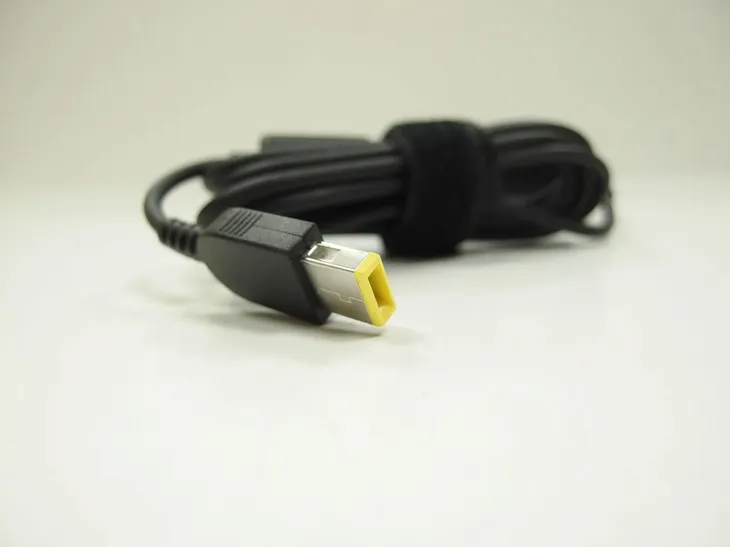 lenovo-ac-adapter-stan-nowy-napiecie-wyjsciowe-20-v