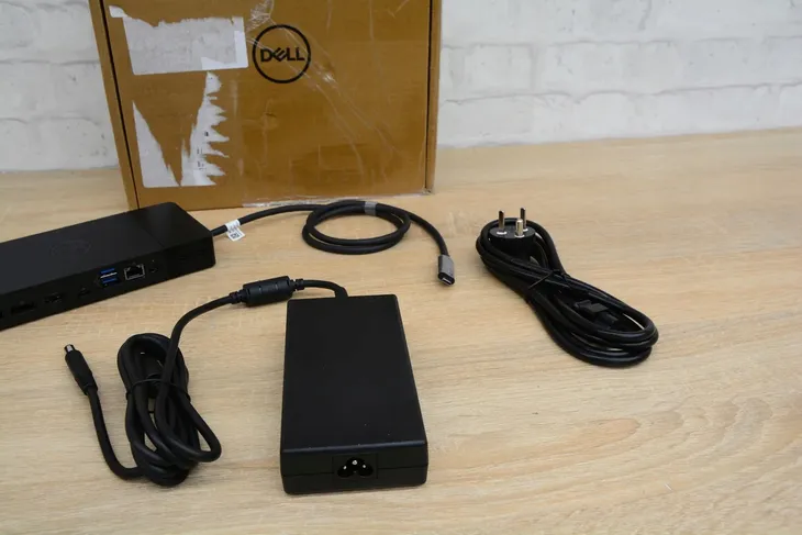 dell-thunderbolt-hdmi-dp-waga-z-opakowaniem-0-8-kg-interfejs-thunderbolt-usb-typ-c