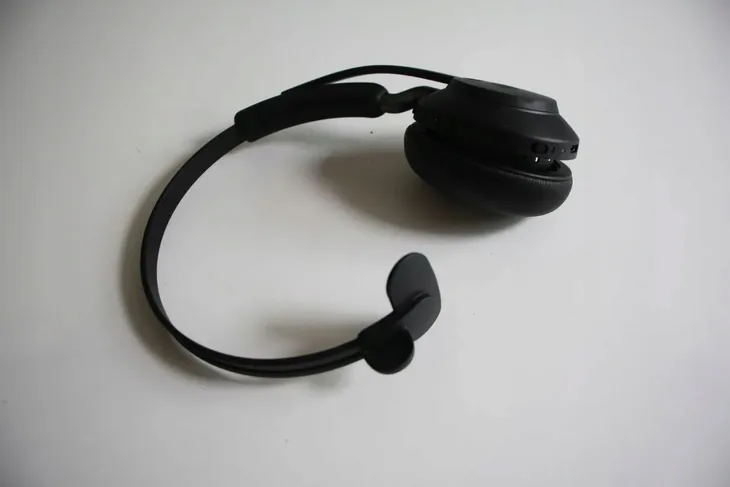 jabra-evolve2-65-link380a-ms-mono-material-skora