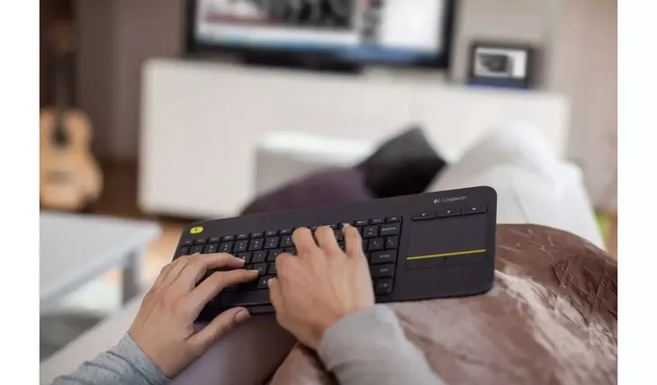 logitech-k400-plus-keyboard-german-konstrukcja-niski-profil-klawiszy