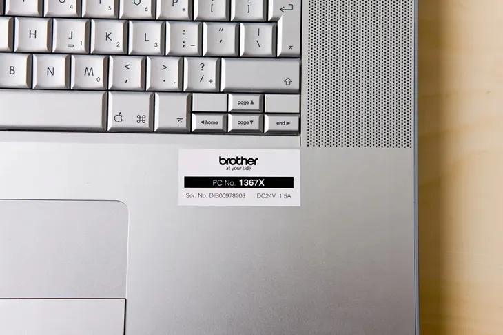 brother-p-touch-tape-black-on-white-stan-nowy-szerokosc-etykiety-24-mm