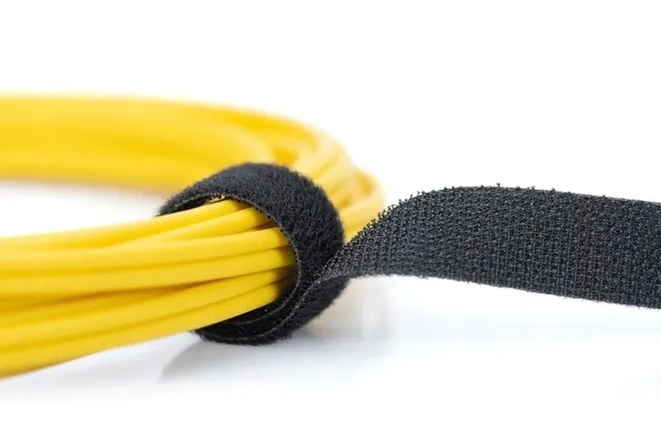 microconnect-velcro-tape-15mm-10m-black-waga-z-opakowaniem-0-15-kg