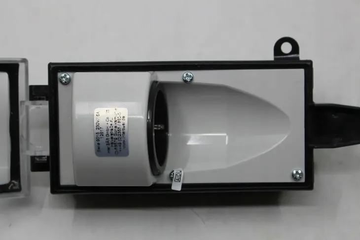 bachmann-outdoor-socket-lockable-rodzaj-gniazda-blatowe