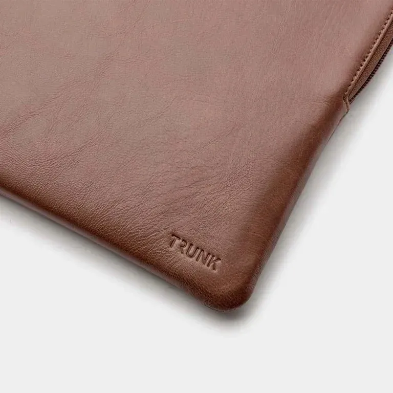 trunk-13-macbook-sleeve-brown-stan-nowy