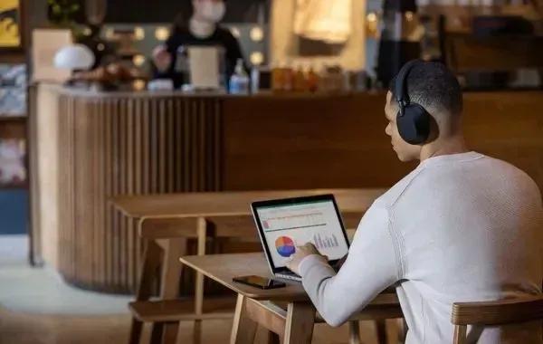 sony-headset-wired-and-wireless-czas-czuwania-40-h