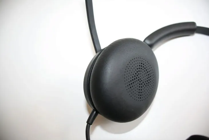 sluchawki-jabra-evolve2-40-ms-stereo-material-tworzywo-sztuczne