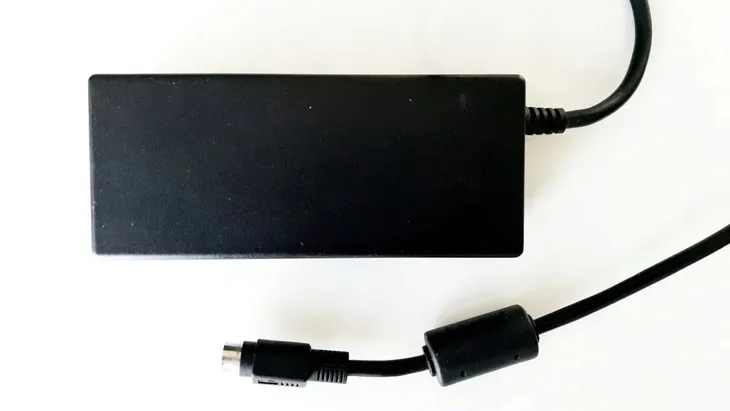 synology-adapter-100w-level-vi-glebokosc-produktu-17-cm