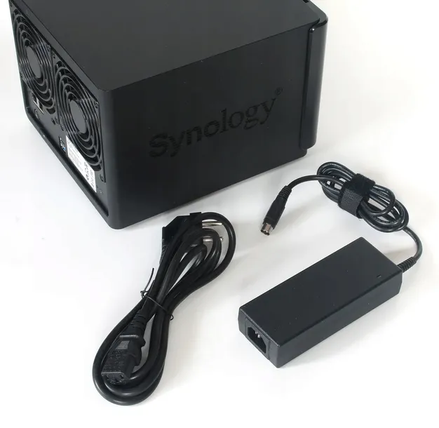 synology-adapter-100w-level-vi-waga-produktu-1-kg