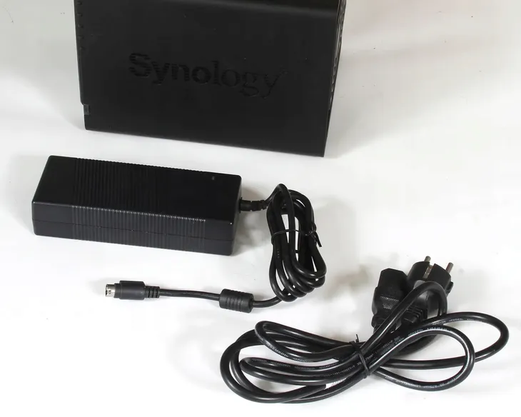 synology-adapter-100w-level-vi-dyski-w-zestawie-nie