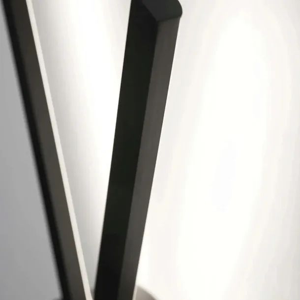 lampa-app1604-w-c-black-material-dominujacy-metal