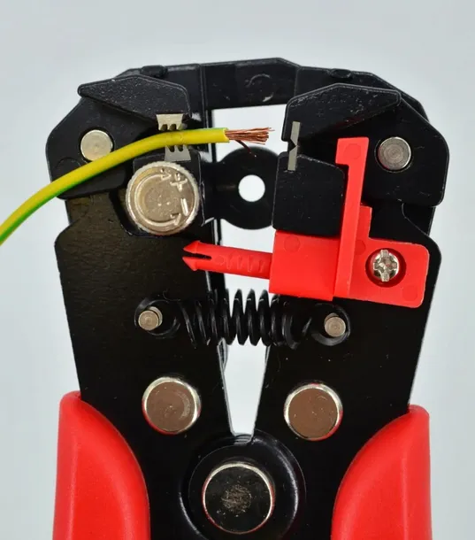 awtools-sciagacz-izolacji-205mm-waga-z-opakowaniem-0-365-kg