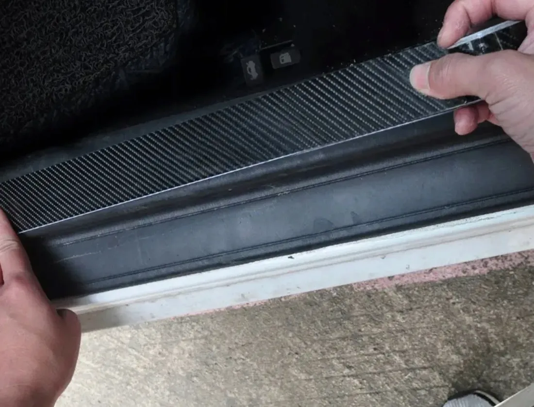 tasma-karbon-folia-carbon-ochronna-progi-slupki-zabezpieczajaca-10cm-x-3m