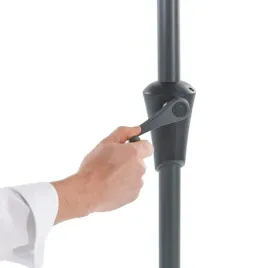 polparasol-solidny-na-taras-parasol-ogrodowy-skladany-na-balkon-z-korbka