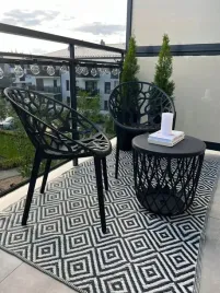 zestaw-ogrodowy-balkonowy-2x-krzeslo-plastikowe-azurowe-stolik