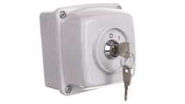 lacznik-krzywkowy-z-zamkiem-0-i-3p-25a-ip44-w-obudowie-luk-e25-13z-z-952580