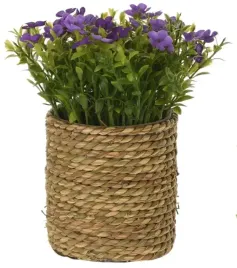 sztuczna-roslina-20cm-w-plecionym-koszyku-dekoracyjna