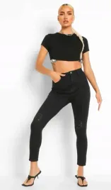 boohoo-klasyczne-czarne-rurki-z-dziurami-34-yhd