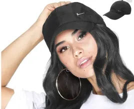 czapka-damska-nike-metal-z-daszkiem-swoosh-czarna-bejsbolowka-metalowe-logo