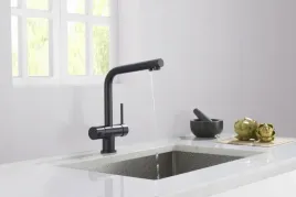 bateria-kuchenna-stojaca-czterodrozna-crystal-czarny-mat-filtr-wody