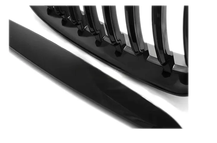 grill-nerki-bmw-e90-e91-05-08-czarny-polysk-strona-zabudowy-przod