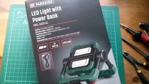 parkside-akumulatorowy-reflektor-led-powerbank