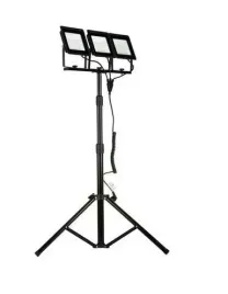 naswietlacz-led-na-statywie-3-x-50w-zimna-germina