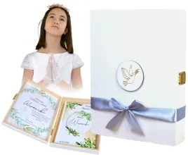 biblia-w-drewnianym-pudelku-z-kartka-personalizowany-prezent-na-komunie