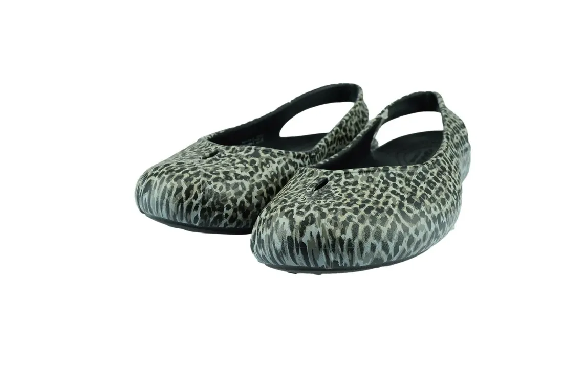 crocs-olivia-ii-leopard-print-flat-365