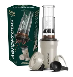 zaparzacz-do-kawy-aeropress-go-plus-z-kremowym-kubkiem-termicznym