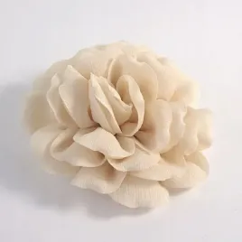 kwiat-z-materialu-roza-broszka-przypinka-lolita-akcesoria-12-cm