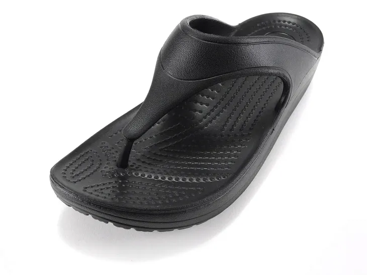 crocs-sloane-platform-flip-black-415-wzor-dominujacy-bez-wzoru