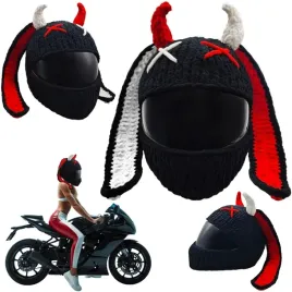 czapka-na-kask-horned-devil-rider-przyciaga-uwage