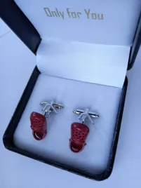 spinki-do-mankietow-koszuli-buty-crocsy