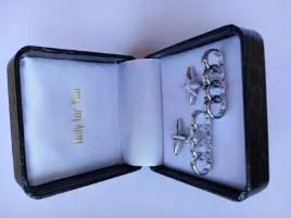ekskluzywne-spinki-do-mankietow-koszuli-4-srebrne-kolka-audi-w-etui