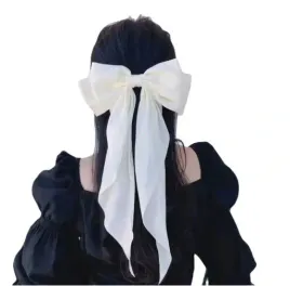 duza-spinka-do-wlosow-kokarda-blyszczaca-biala-satynowa-elegancka