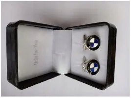 oryginalne-spinki-do-mankietow-koszuli-exciting-emblemat-bmw-w-etui
