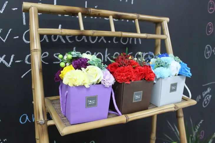 kwiaty-mydlane-bukiet-rozowe-roze-i-gozdziki-rodzaj-inny