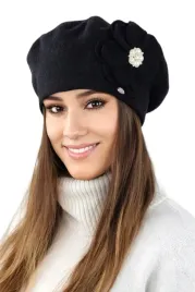 welniany-beret-damski-czarny-na-wysokiej-nozce-ozdobny-kwiat-kamea-kalia