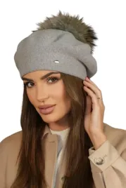 welniany-beret-damski-jasno-szary-z-eco-pomponem-wysoka-nozka-polski-fuji