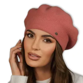 koralowy-welniany-beret-damski-elegancki-na-wysokiej-nozce-polski-kiang