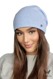 blekitna-czapka-damska-beanie-blyszczace-cyrkonie-logo-kamea-polska-dolomit