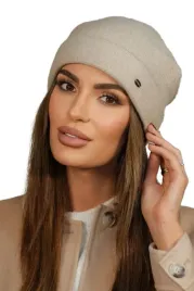 welniana-czapka-damska-beanie-z-wywinieciem-polska-jasno-bezowa-krokus