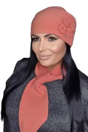 zimowa-czapka-damska-100percent-welna-ozdobna-aplikacja-kamea-andrea-ruda