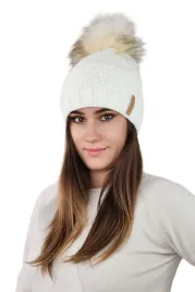 czapka-damska-zimowa-z-pomponem-podszewka-z-polaru-kamea-fiona-biala